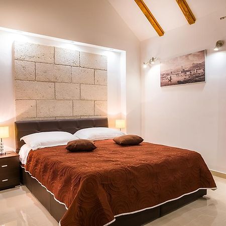 Split Oasis Studio Apartments Exterior photo